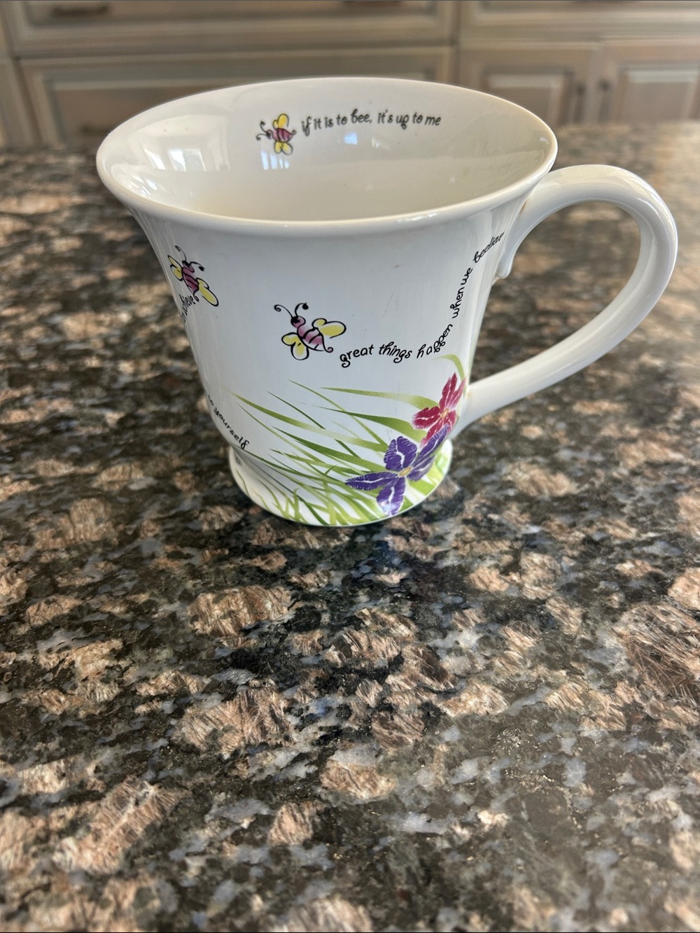 MARY KAY 10 OZ BUMBLE BEE BEELIEVE AND ACHIEVE COFFEE/TEA CUP RETRED